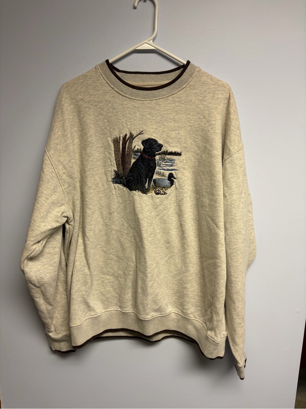 Cream embroidered Crewneck Sweatshirt with Black Retriever Motif
